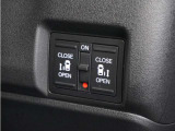 ◆両側電動スライドドア◆狭い駐車場でも乗り降りが楽々♪お子様が隣の車にドアを当ててしまう心配もございません!小さなお子様連れの方もこれで安心。