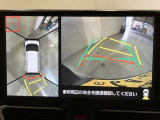 パノラミックビューモニター付きです。車両を上から見たような映像をディスプレイオーディオ画面に表示。運転席からの目視だけでは見にくい、車両周辺の状況をリアルタイムでしっかり確認できます。