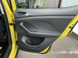 駐車時に嬉しいパークアシストを装備!狭い駐車場や街中での取り回しをサポートし、毎日の運転をより快適にしてくれます。