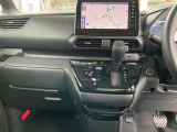 オートマチックドライブです!駐車ブレーキは左足での踏み込み式です