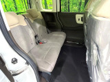 後部座席も気になるようなキズ・汚れやへたり等、大きなダメージはなく、良好な状態です。