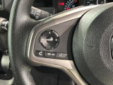 ステアリングにオーディオ操作スイッチが付いています。オーディオ画面に直接タッチしなくても操作が出来ますので、運転に集中できます。