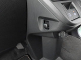 ちょっとした荷物がかけられるフック付き。