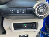 ボタン1つでエンジンを始動【キーレスプッシュスタート】!各機能のスイッチは運転席から操作ラクラク。