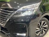 【LEDヘッドライト】悪天候や夜間走行時も良好な視界を確保し安心して運転できる高輝度LEDヘッドライトを装備!点灯速度が早く、消費電力も抑えられています。