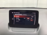 車線逸脱警報システム (LDWS) は自車が車線から逸脱する可能性があることを知らせる装置です。
