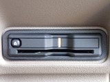 ■【ETC車載器】が装備されています。セットアップをしてお渡しとなり、ETCカードを差し込むだけで高速道路の利用が可能です。