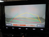 バックガイドモニターで、後方を確認しながら安心して駐車することができます。運転初心者も熟練者も必須の機能ですよ!
