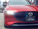 アダプティブLEDヘッドライト カメラや車速センサーと連動して、ハイ、ロー、ワイドローのLEDライトを常に最適な配光に自動制御する優れものです!