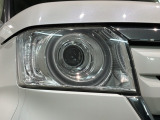 LEDヘッドライトは、点灯の瞬間から最大光量を発揮し、突然暗くなるトンネルなどでの安定感を高めます。