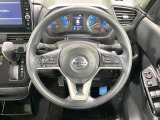 インテリアに合わせたデザインのステアリングは、運転される方のことも考え、運転しやすい形状、大きさです。是非一度、実際に触ってお確かめください。