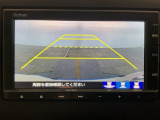 【バックカメラ】運転が苦手な方も車庫入れラクラクです!ギアをリバースに入れれば自動的に切り換わりますので、面倒な操作は不要です♪狭い駐車場もお車を傷つけず安心ですね!