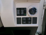 両側オートスライドドアで運転席からも操作出来ます。