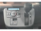 お好きな温度に設定すれば自動的に温度を調節、車内を快適空間に仕上げてくれます。