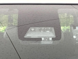 【トヨタセーフティセンス】走行中に前方の車両等を認識し、衝突しそうな時は警報とブレーキで衝突回避と被害軽減をアシスト。より安全にドライブをお楽しみいただけます。