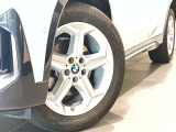 BMW純正アロイホイールはモデルやパッケージに合わせてデザインされています。洗練されたデザインで、足元の個性を引き立てます。