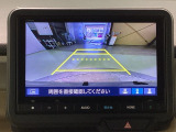 バックをするとき自動でリアの様子が映る『リアカメラ』付き! 画面で確認しながらバックが出来るので駐車の時も安心です。