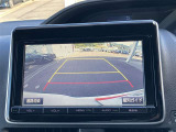 バックガイドモニターで、後方を確認しながら安心して駐車することができます。運転初心者も熟練者も必須の機能ですよ!
