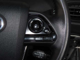 【ステアリングスイッチ】運転中に視線を前に向けたまま画面の操作できます。