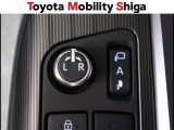 駐車時に便利なスマ-トキ-連動オ-ト格納式ドアミラーを装備しています。施錠すると自動的にドアミラーを格納する便利な機能です!
