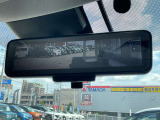 【スマートルームミラー】バックドアについてますカメラと連動して、後方の映像がルームミラーに映ります。