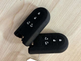 スマートキーです☆ポケットやバックの中に入れておくだけで、ドアの開閉はもちろん、エンジンの始動もできます♪