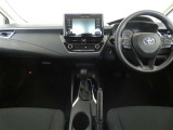 運転席・助手席を入れたインストルメントパネル全体画像です。