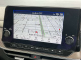 【日産メーカー純正のコネクト大画面ナビゲーション!】遠くへのお出かけする際の心強い味方です!自車位置の確認はもちろん、Bluetooth接続や機能も充実。大きな画面で各操作もしやすく安心です。