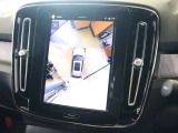 更に360&deg;ビュー表示も可能です 車を上から見下ろしたように車外を確認できるため、一切の死角がない状態で駐車が可能です