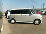 両側オートスライドドアですので、狭い駐車場での、乗り降りも、しやすく便利です。