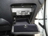 運転席お膝元にETCカード挿入口がございます。