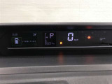 とっても見やすいメーターです。夜間時はラグジュアリーな気分にさせてくれる照明が魅力ですので、夜のドライブも楽しみになりますよ♪