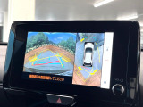 【パノラミックビューモニター】専用のカメラにより、上から見下ろしたような視点で360度クルマの周囲を確認することができます☆死角部分も確認しやすく、狭い場所での切り返しや駐車もスムーズに行えます。