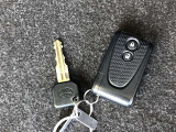 スマートキーをポケットやカバンに入れておくだけでドアの施錠・開錠やエンジンスタートの操作が簡単です!