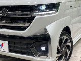 【LEDヘッドライト】悪天候や夜間走行時も良好な視界を確保し安心して運転できる高輝度LEDヘッドライトを装備!点灯速度が早く、消費電力も抑えられています。