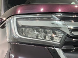LEDヘッドライトは、点灯の瞬間から最大光量を発揮し、突然暗くなるトンネルなどでの安定感を高めます。