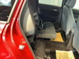 シートをはね上げれば、高さのある荷物も積めます。