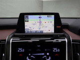 純正ナビを装備。タッチパネル式で使いやすく、お出かけもラクラクです。