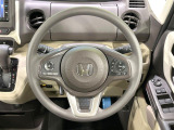インテリアに合わせたデザインのステアリングは、運転される方のことも考え、運転しやすい形状、大きさです。是非一度、実際に触ってお確かめください。