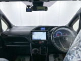 落ち着いたカラーの内装で、ゆったりと運転したい方に。