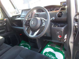 運転席はご覧の通り。