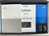 スマートキーは鍵をバッグに入れたままでもドアロックの開閉やエンジンのON・OFFができます。夜間や雨の日も鍵を探さなくて良いので便利です。