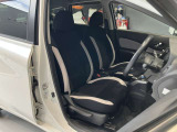 運転席まわりです。運転席からの視界が左右に広く隅々まではっきりと見渡せます!クルマの前端も把握しやすく安心して運転できます!