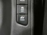 EVモードスイッチが付いています。早朝・深夜の住宅街や屋内駐車場などで、騒音や排気ガスを気にすることなく走行できます♪