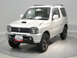 【冬道の安心感】雪道や悪路も心強い4WD車です。ミラーヒーターを備え、寒い日も視界を確保。趣味から日常のお買い物まで、アクティブに活躍する頼れる相棒です。