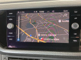 タッチスクリーンを採用。従来のナビゲーションシステムの域を超える、車両を総合的に管理するインフォテイメントシステムです。