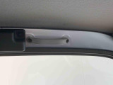最も気になる室内は、特にこだわってクリーニングしております。マットやシートだけではなく、エアコンの吹き出し口やドアノブの隙間など、様々なブラシや道具を使い分けて、隅々までクリーニングしております。