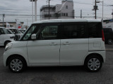 このお車はホンダ純正光脱臭・抗菌加工を納車前に致します。光触媒消臭は光触媒と銀イオンにより消臭とウイルス除菌や抗菌効果のダブル効果で車内を快適に保ちます。