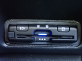 ■【ETC車載器】が装備されています。セットアップをしてお渡しとなり、ETCカードを差し込むだけで高速道路の利用が可能です。
