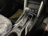 操作しやすいATシフトです♪シフトチェンジを気にしなくていいので運転だけに集中できますね!自然と手に届くところにある、手になじむ形状のシフトノブがいいですね♪